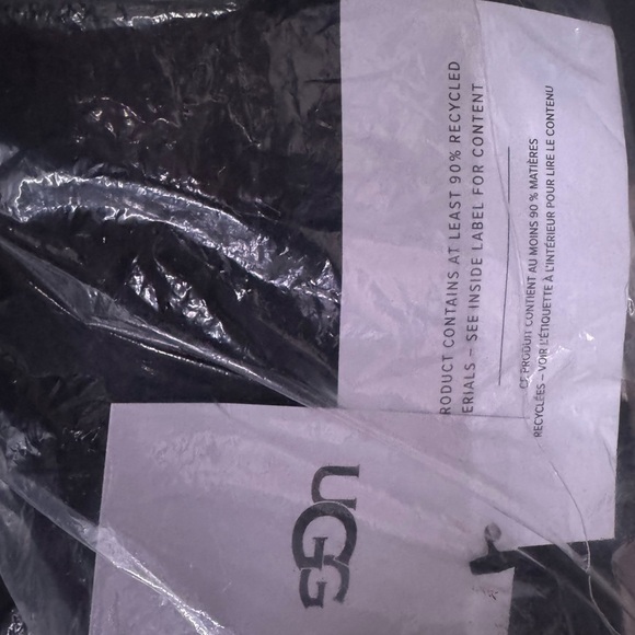 UGG Women’s Black Knit Diagonal Ribbed Scarf - Picture 2 of 3